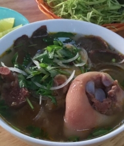 Quán Bún Bò Huế Ngon Khu Sân Bay