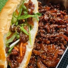 BÁNH MÌ THỊT XÍU UM LU