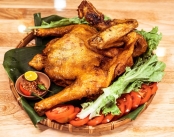 Quán Gà Bản Xuống Phố Ở Tân Phú