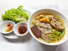 Quán Bún Bò Huế, Chân Gà Sốt Ngon Quận 1