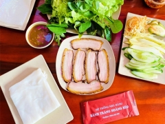 Quán Bánh Tráng Cuốn Thịt Heo Hoàng Bèo Ở Sài Gòn